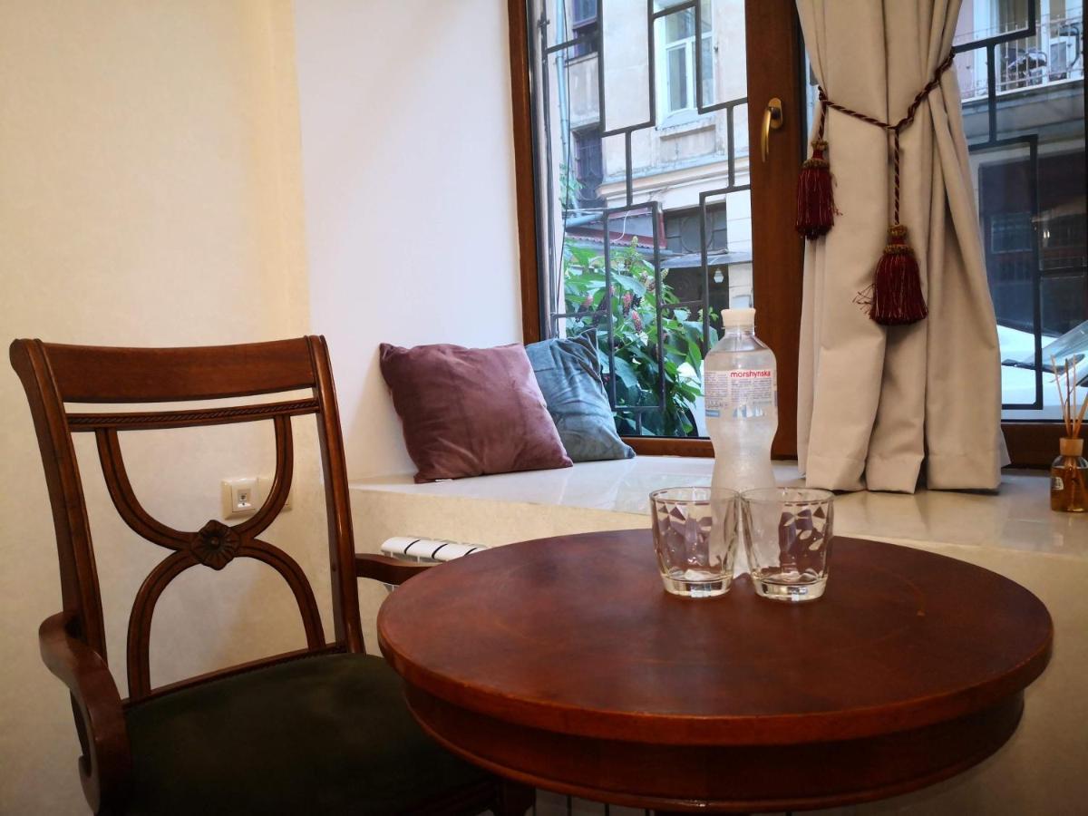 Затишні Апартаменти, Вулиця Дерибасівська, 13 Odessa Eksteriør bilde