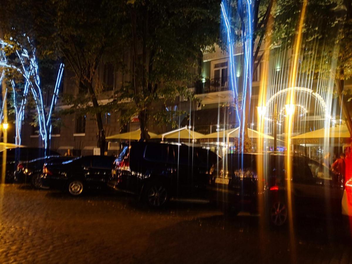 Затишні Апартаменти, Вулиця Дерибасівська, 13 Odessa Eksteriør bilde